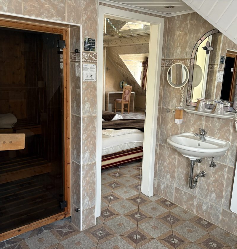 Zimmer Nr. 14 oder 15 (3)